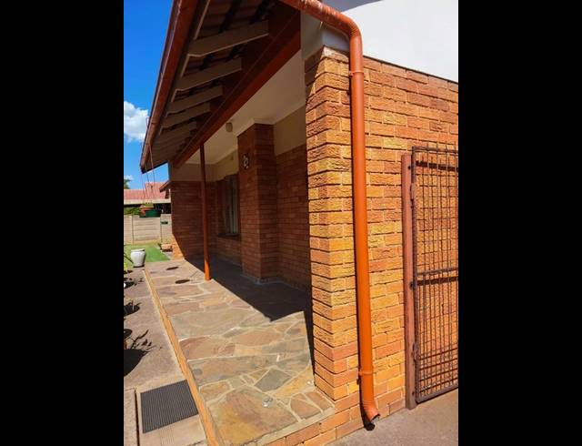 3 BEDROOM HOUSE FOR SALE IN VANDERBIJLPARK SE 6